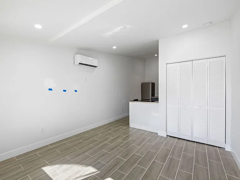 Australian Pines Apartments — Photo 36