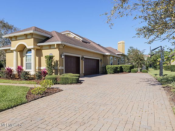 3rd image of 805 E DORCHESTER Drive