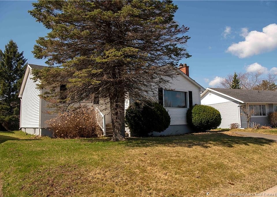 1st image of 50 Windemere Dr