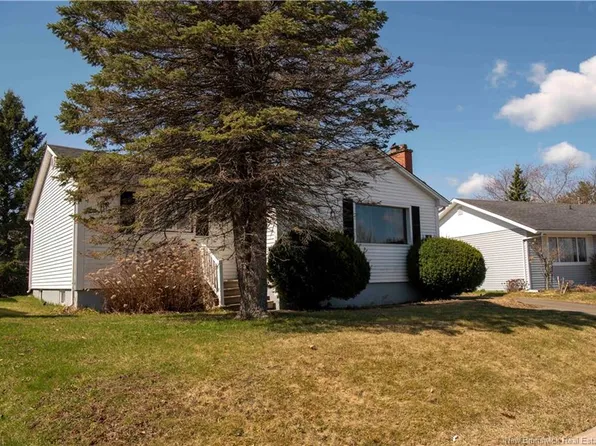 50 Windemere Dr, Moncton, NB E1C 4L1