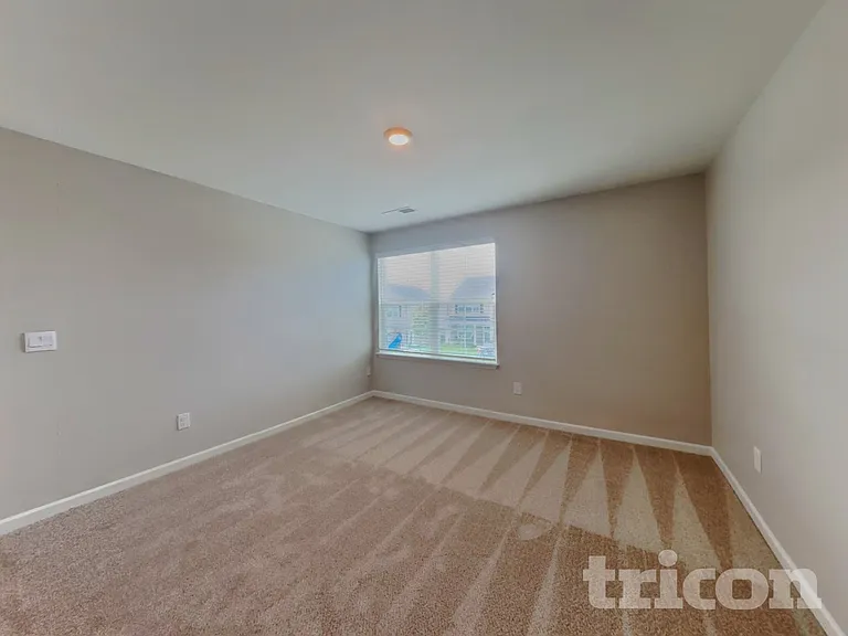 6858 Keeneland Dr — Photo 10