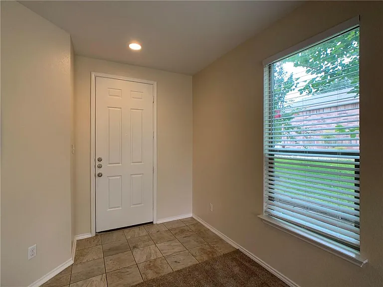 133 Gina Dr — Photo 2