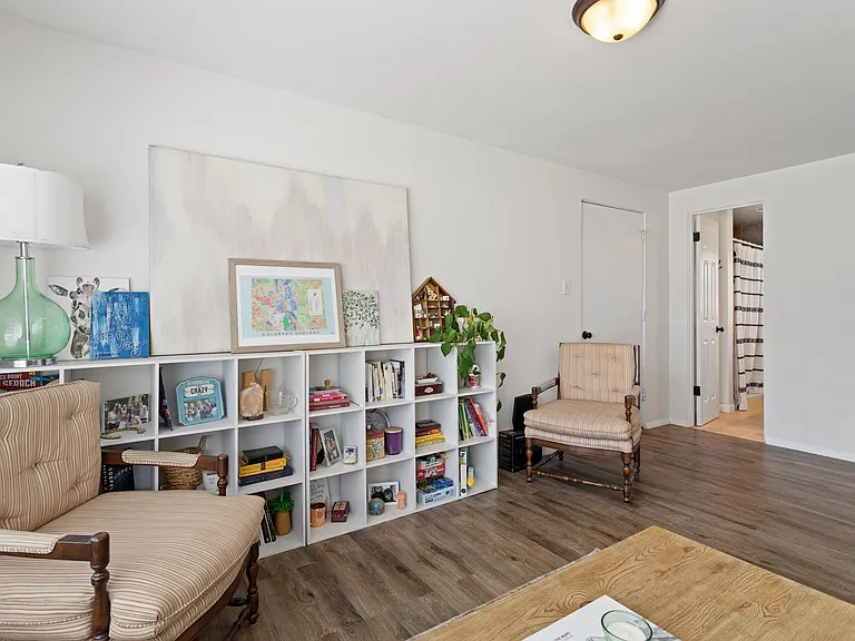 2506 Lelaray St — Photo 17