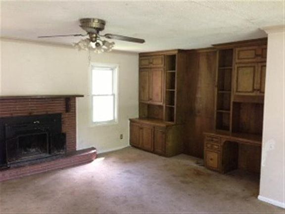 3rd image of 270 Hester Ave
