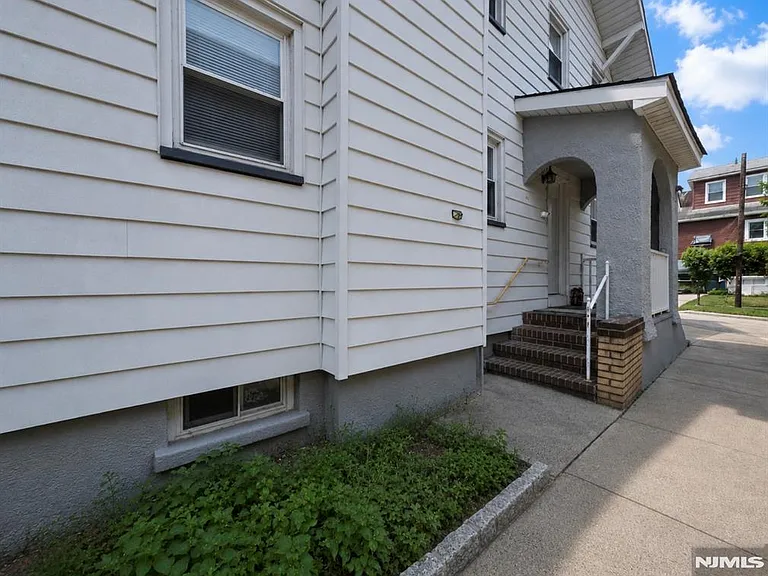 578 Hillside St — Photo 15