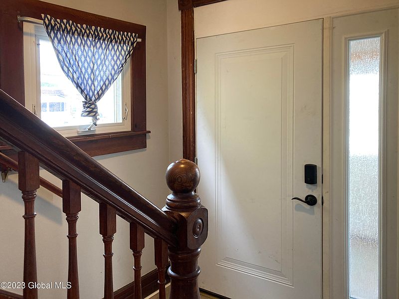 5th image of 18 Hoosick Street