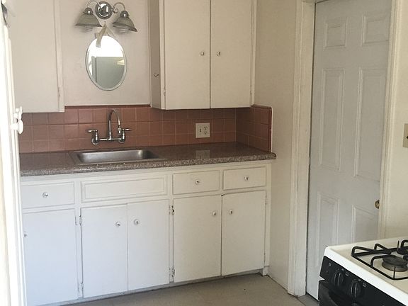 Granite counter tops in kitchen