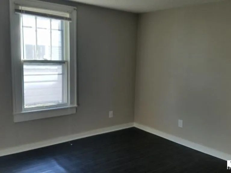2543 E 5th Ave — Photo 5