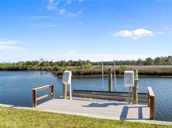 11514 W Bayshore Dr, Crystal River, FL 34429