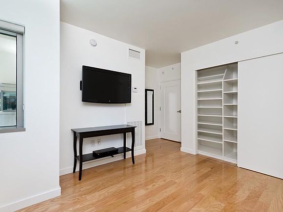 5th image of 333 1st St Unit 505