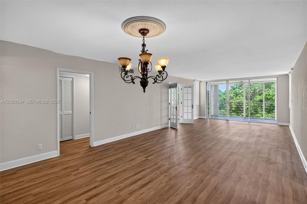 4015 W Palm Aire Dr APT 502, photo 2