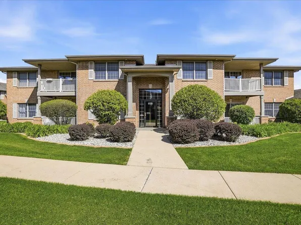9735 Wildwood Ct Unit 2-B, Highland, IN 46322