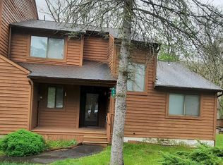 409 Tudor Ct, Bushkill, PA 18324