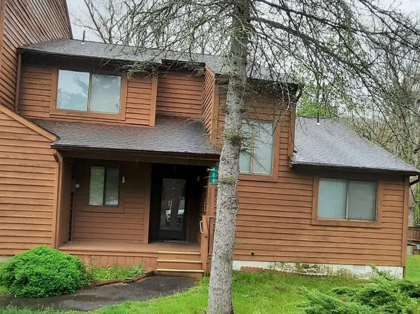 409 Tudor Ct, Bushkill, PA 18324