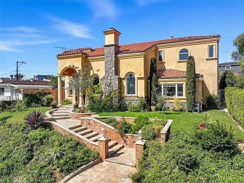 6 bed, 4.5 bath, 4225 sqft, $11,500 — Photo 1