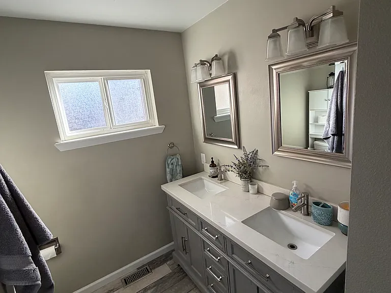 8225 Dellwood Rd NE — Photo 1