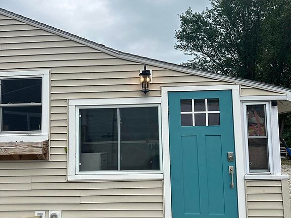 3rd image of 8 Locust Dr