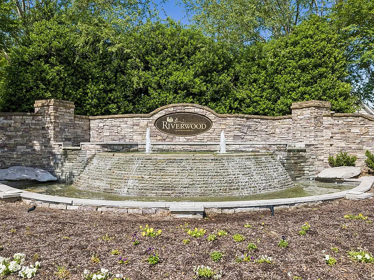 1319 Riverbrook Dr — Photo 45