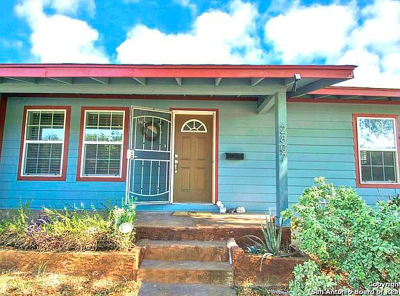 3rd image of 2807 W Mistletoe Ave