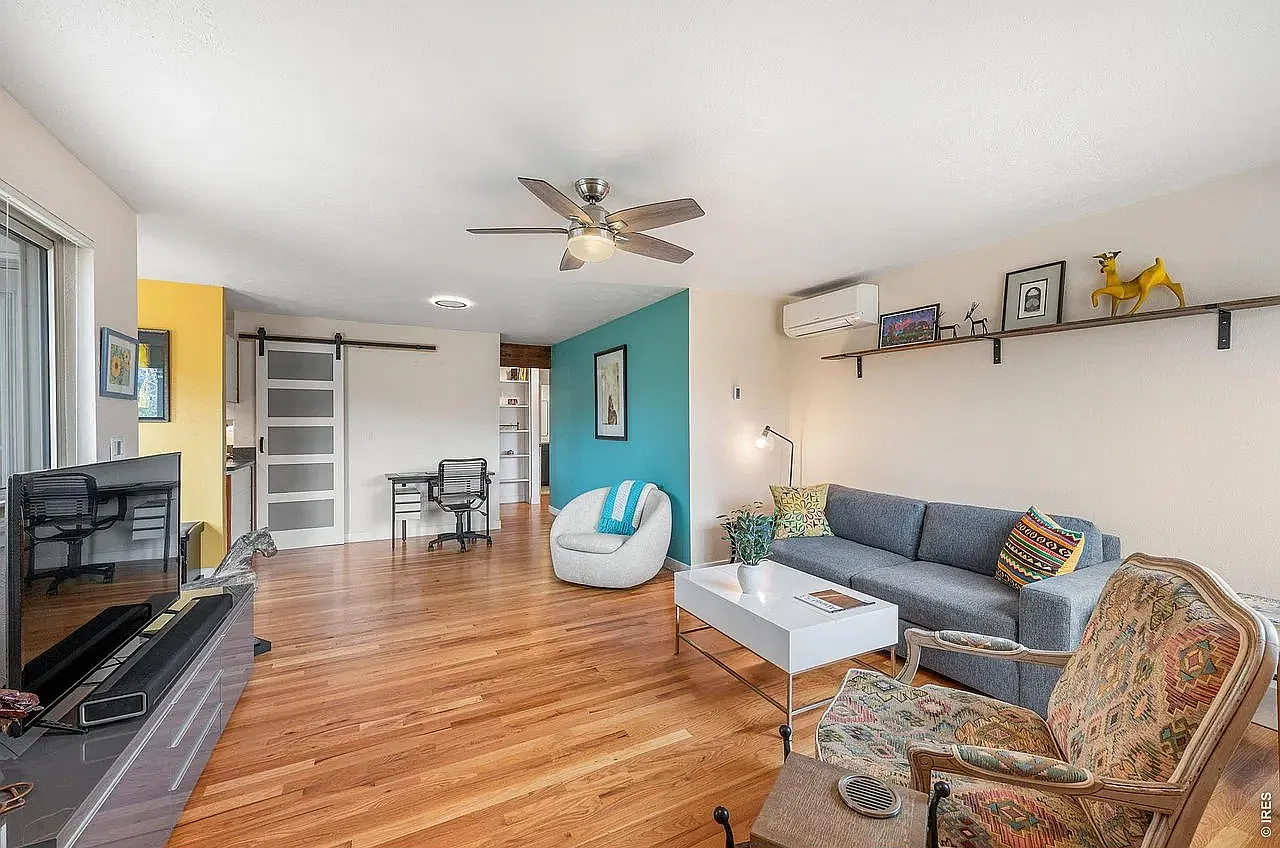 2 bed, 820 sqft, $2,100 — Photo 3