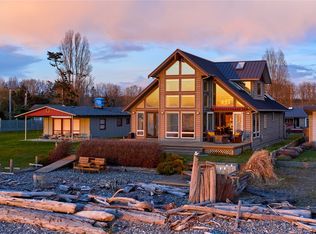 611 Marine Dr, Point Roberts, WA 98281