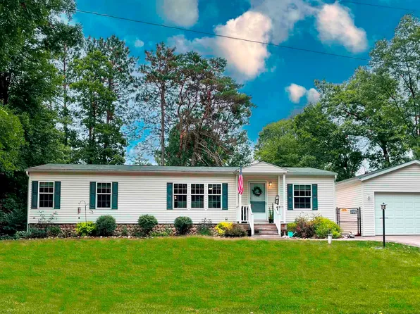 W7458 S Oak Dr, Wautoma, WI 54982