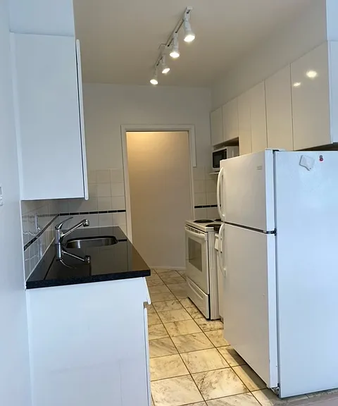 1906 Nelson St #403 — Photo 2