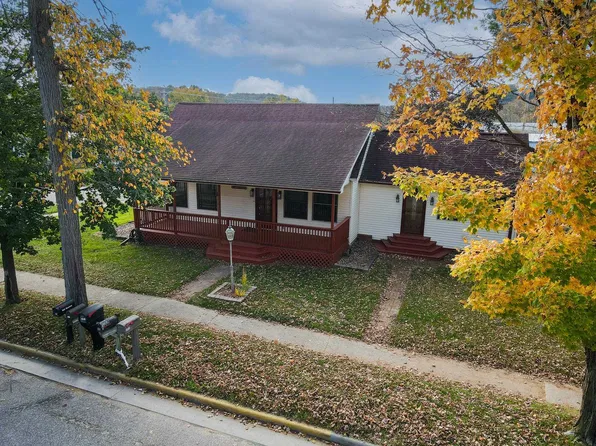 501 Center St, Wonewoc, WI 53968