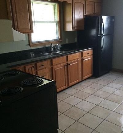 3rd image of 481 Wood St