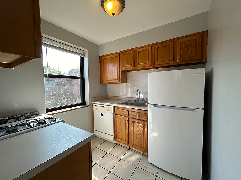 Royal Gardens Apartments — Photo 80