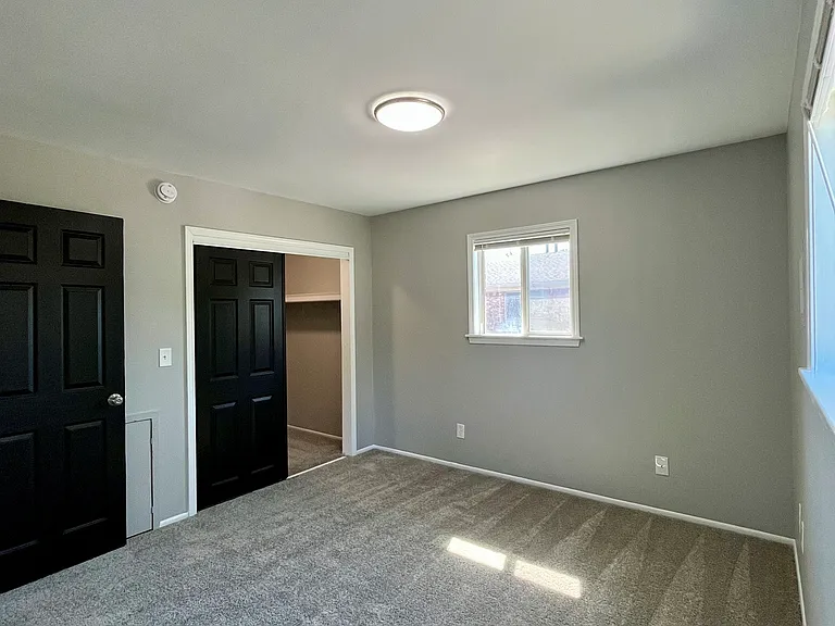 4441 Oakwood Blvd #4 — Photo 7