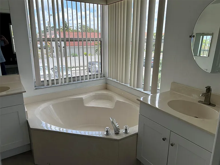 16404 NW 19th St — Photo 15