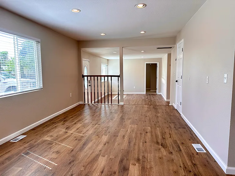 898 Oswego St — Photo 10