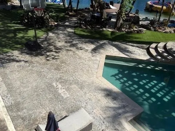 9240 SW 140th St, Miami, FL 33176