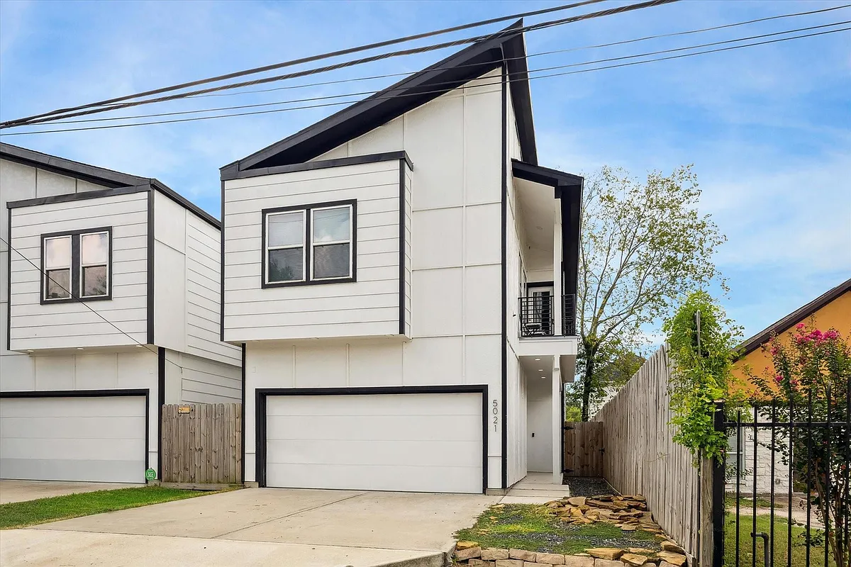 Building Photo - 5021 Creekmont Dr