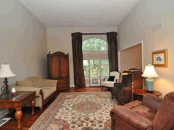 3rd image of 2800 Cedar Knoll Dr
