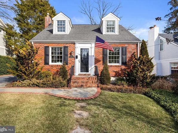 1115 N Harrison St, Arlington, VA 22205