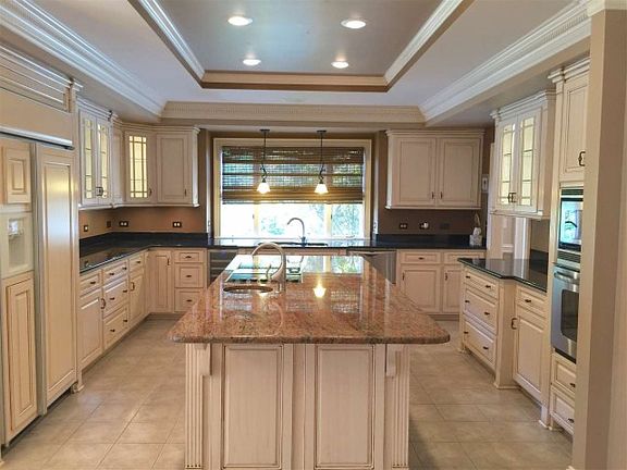5th image of 302 Barrington Park Dr