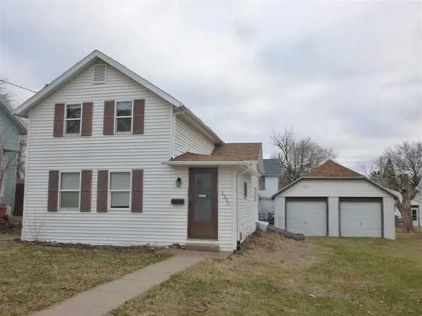 2207 Lucas St, Muscatine, IA 52761