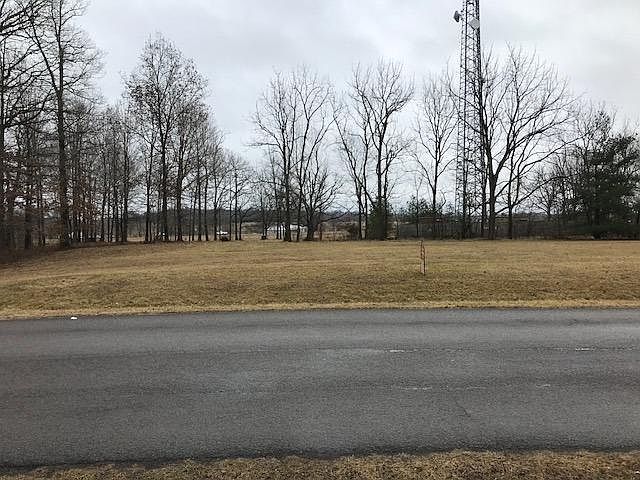 2nd image of 802 Woodland Way