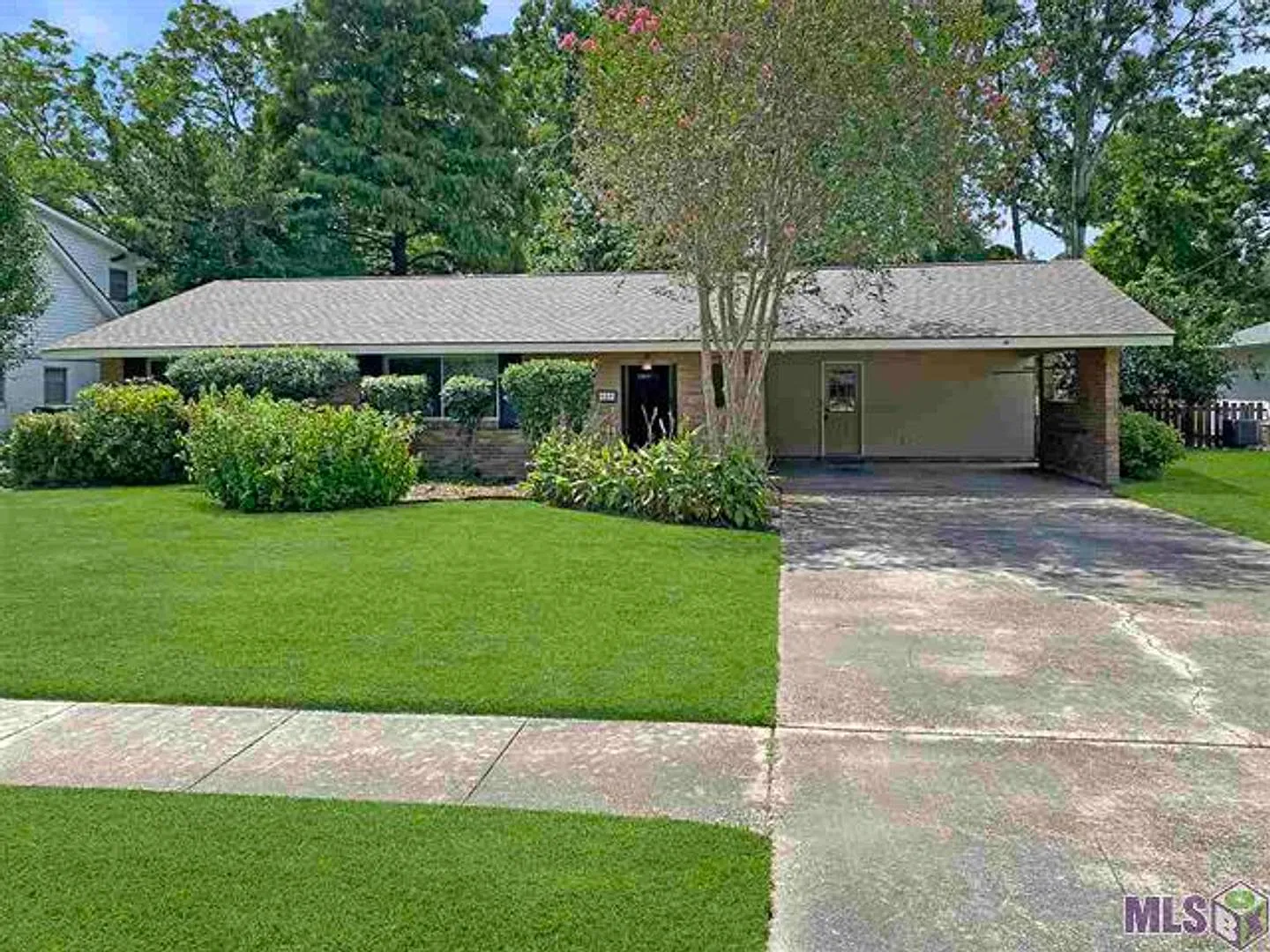 3 Bedroom House off Highland and Staring Lane — Photo 1