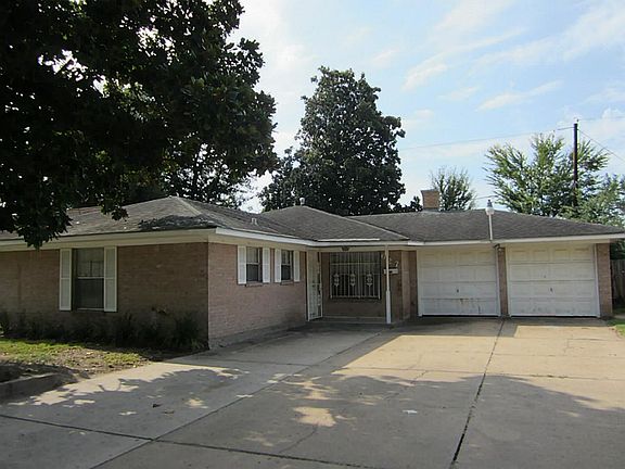 Front view without Magnolia tree