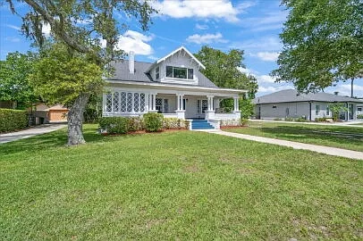 1326 Riverside Dr — Photo 2