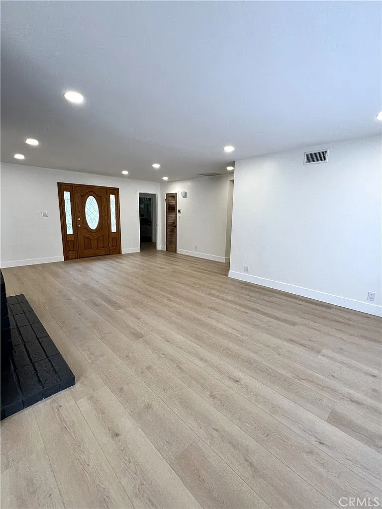 4 bed, 1879 sqft, $3,995 — Photo 4