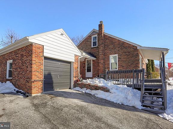 4th image of 1015 Trinity Rd