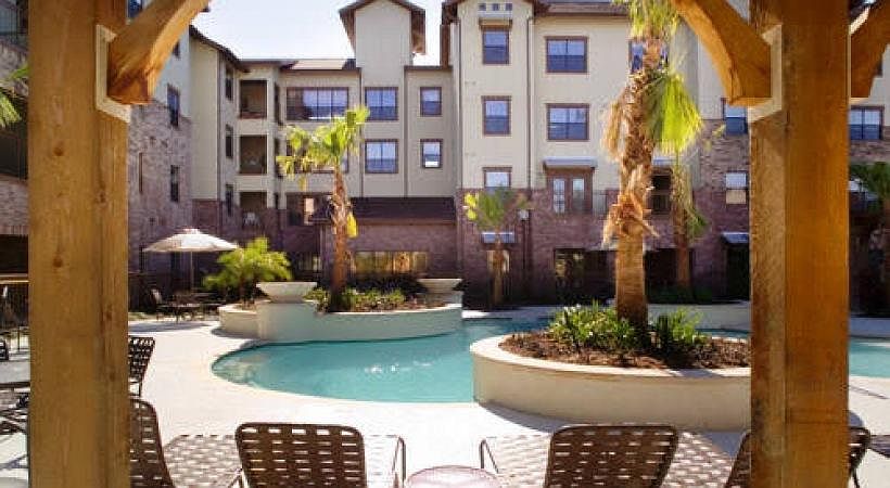 1st image of 435 Northpines Dr APT 207