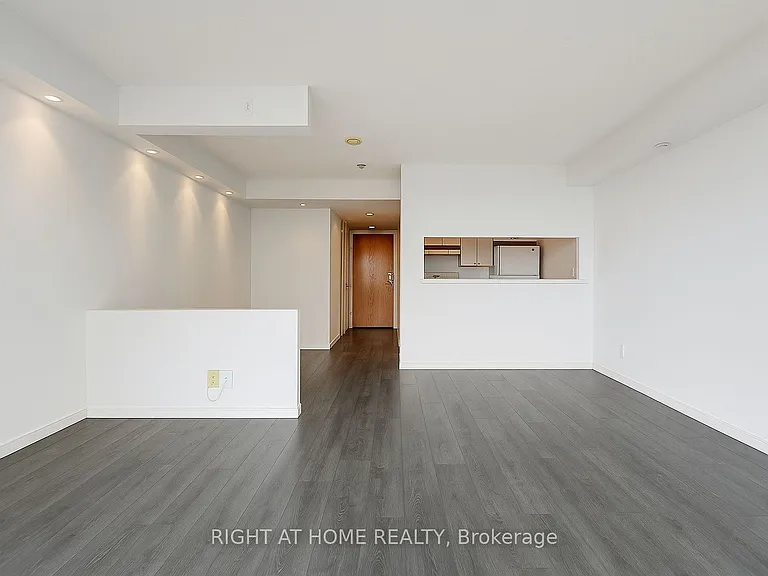 99 Harbour Sq #2205 — Photo 6
