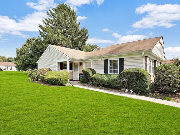 3rd image of 31 Hearthside Dr