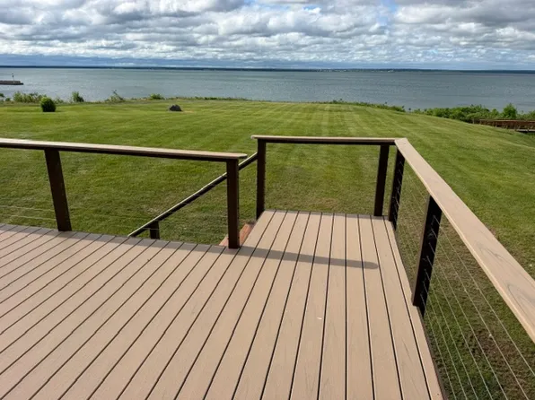 204 W Harbor View Dr, Washburn, WI 54891