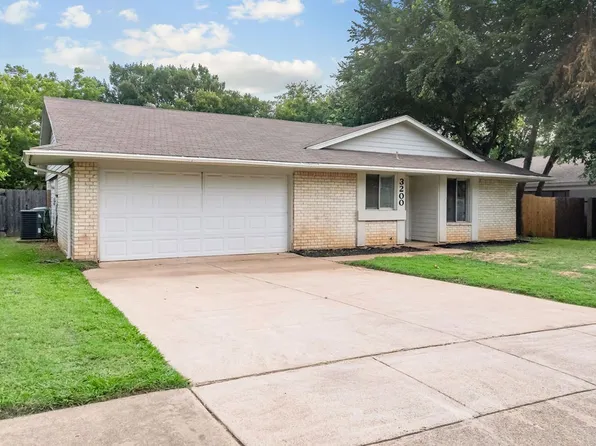 3200 Scenic Hills Dr, Bedford, TX 76021